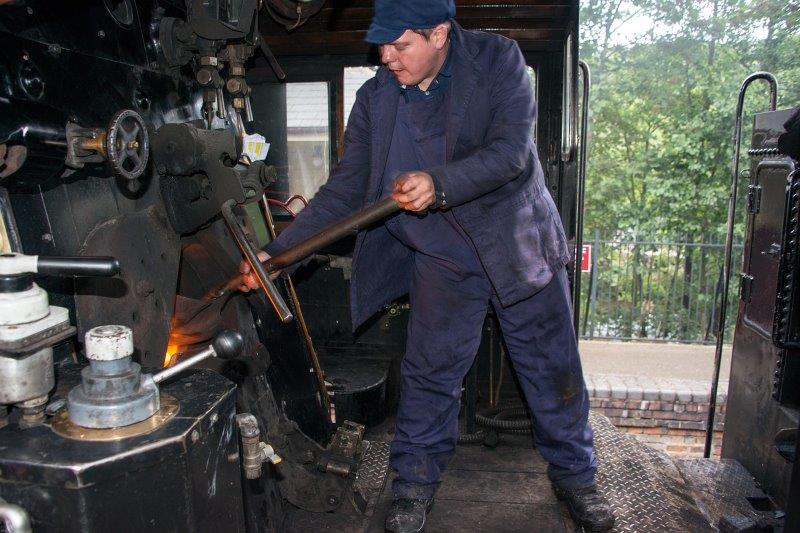 Parada del Tren Jacobita en Mallaig y ambiente del puerto pesquero en la costa oeste de Escocia
